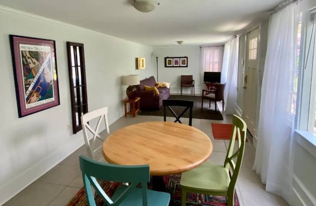 Historic garden apt. in New Orleans in mid-city