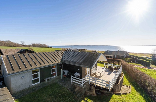 Lovely holiday home with sea view