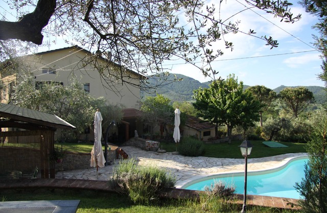 Die geräumige Villa mit privatem Pool und Olivengärten, in der Nähe Lago Trasimeno