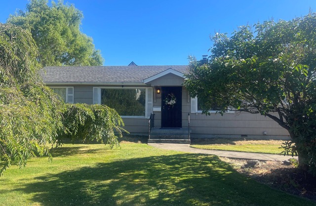 Lovely home close to all downtown amenities!