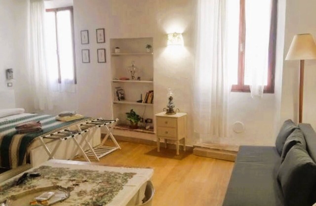 "Lovely Home" Cozy vacation home with Wi Fi and space in the house for bikes.
