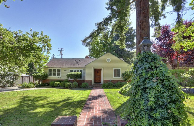 Lovely Home in Clarksburg*Sleeps 6*Walk to Winery