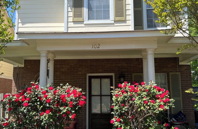 Lovely home in good location just few minutes to OleMiss