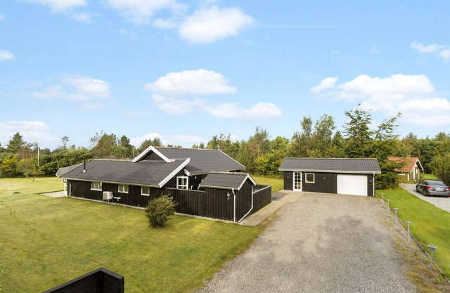 Schönes Haus in Strandby mit Küche