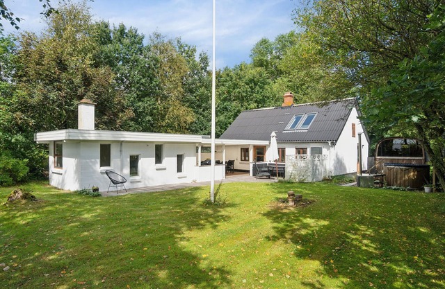 Lovely home in Thyholm with sauna