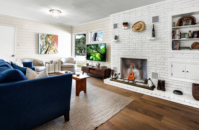 Lovely Home - Next to Famous Albert Dance Hall!