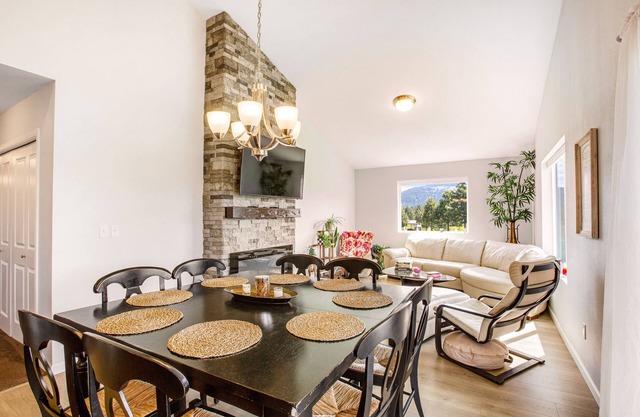 Lovely home with deck, Hidden Valley views, free WiFi, & private washer/dryer