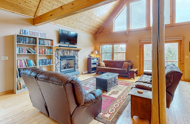 Lovely home with hot tub, Sunday River views, firepit, huge deck & fireplace