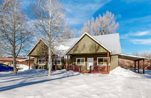 Schönes, zentrales Familienhaus w / Terrasse, Garten-nahe Angeln, Skifahren
