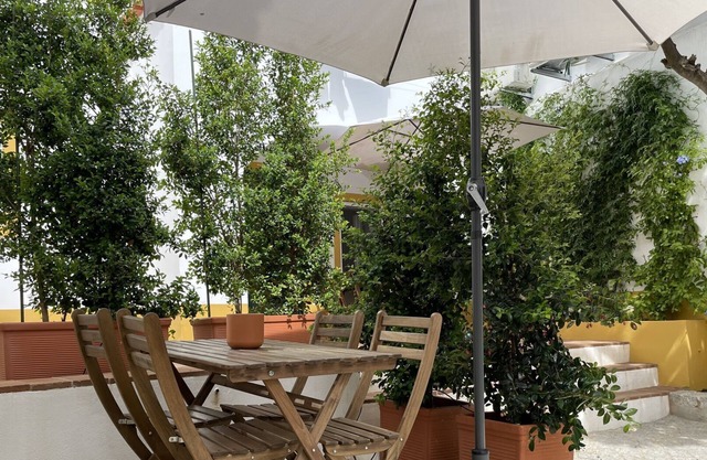 Lovely house with a courtyard in the heart of the city of Évora.