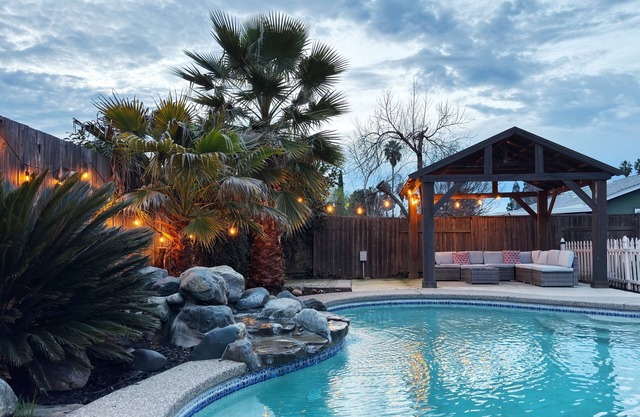 ⛱ ⛱ Lovely house with nice POOL & Backyard ⛱ ⛱