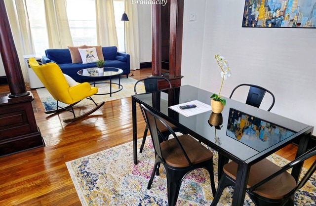 Lovely in Larchmere! near Cleveland Clinic, CWRU, Univ Hosp, Downtown, w/Porch!