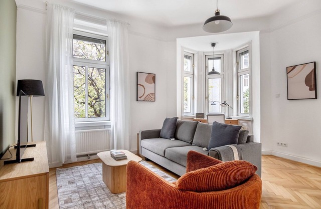 Lovely Josefstadt 2BR w/ Elevator, by Blueground