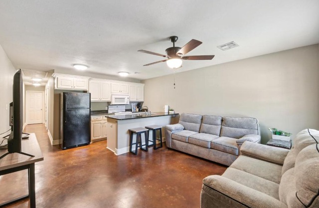 Lovely Lake Charles Duplex in Central Location!