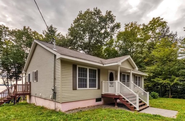 Lakefront 3BR Newport Home mit eigenem Dock!