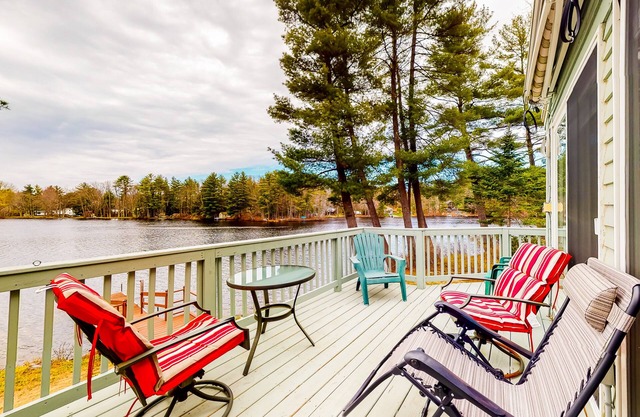 Lovely lakefront home with deck, fire-pit, grill, private dock & pet friendly