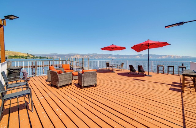 Lovely Lakeport Retreat w/ Smart TV: Walk to Pier!