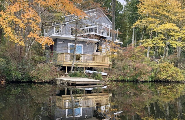 Lovely Lakeside Getaway-Close to Beach, Wineries, Casinos