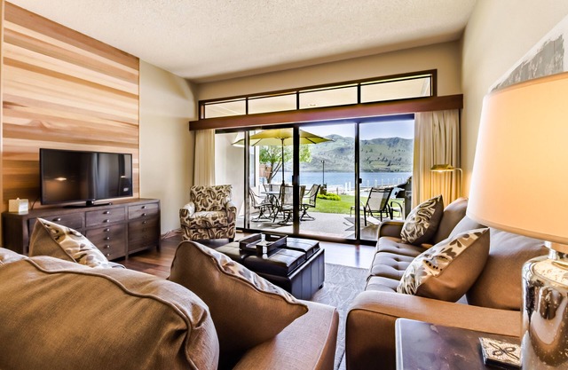 Schöne Wohnung am See mit Aussicht, Zugang zu gemeinsamen Whirlpools und Pools!