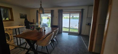 Lovely loft on the water, with free parking