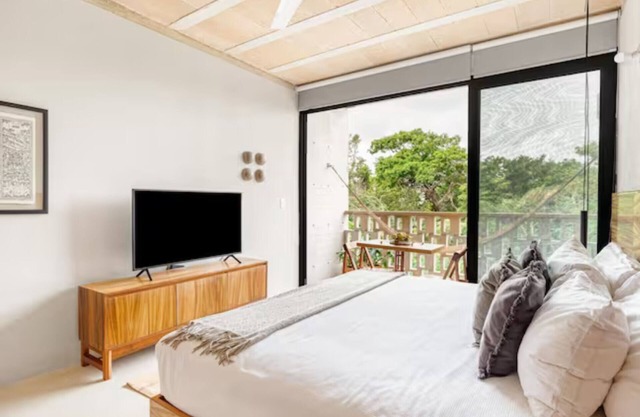 H6 · Lovely Loft With Pool