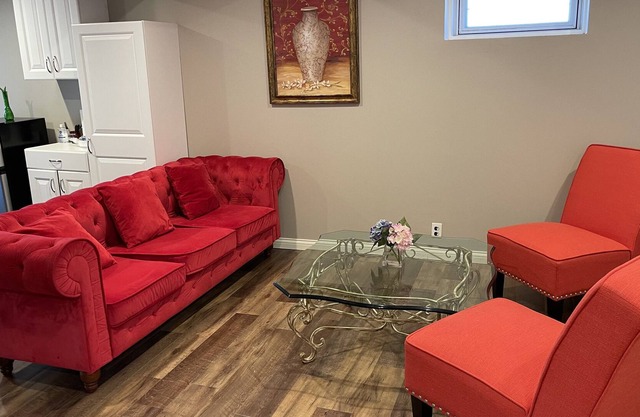 Lovely lower level for 4 guest.