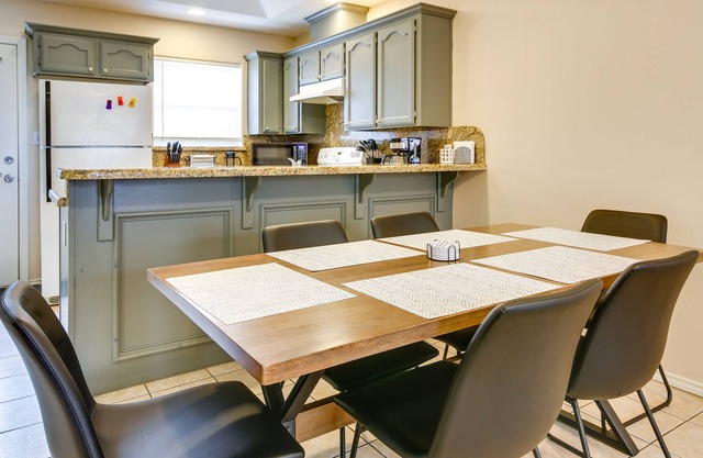Lovely Mission Apartment in Prime Location!