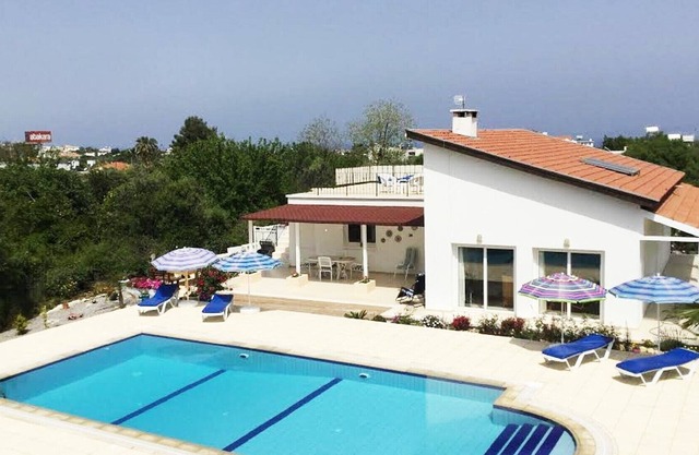 Schöne, moderne 3 Schlafzimmer Bungalow mit herrlichem Bergblick