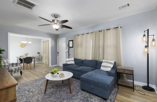 Lovely Modern 3 Bedroom bungalow l 3 King size beds