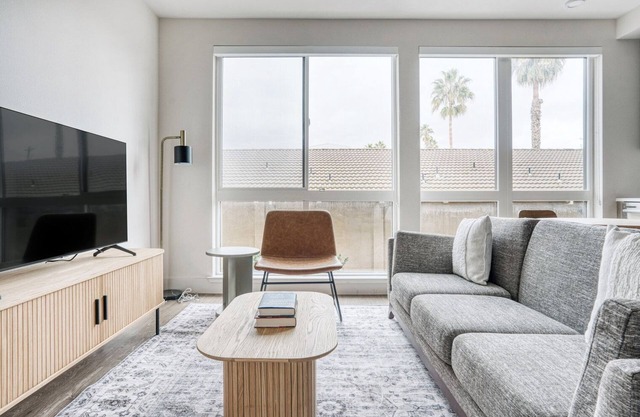 Lovely Mountain View Studio w/ Gym & W/D, near 280 & 101, by Blueground