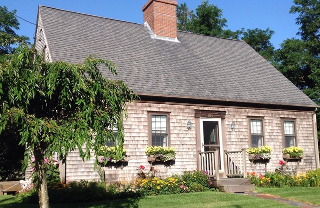 LOVELY NANTUCKET STYLE HOME