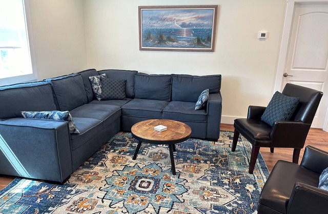 Lovely Newly Renovated Downtown Apartment