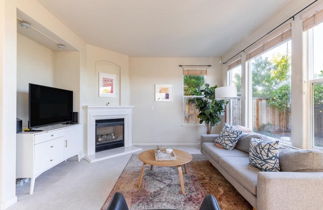 Lovely Newark 4BR w/ Backyard, Patio, A/C & Garage, by Blueground