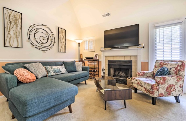 Lovely Norwich Villa, On Golf Course w/ Amenities!