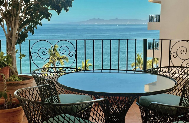 Lovely Ocean View, Beach Front Condo in the Romantic Zone, Puerto Vallarta