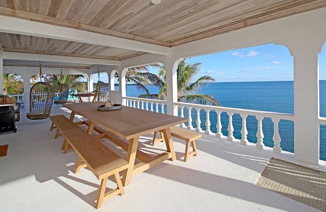 Stunning Oceanfront Home on Calm Caribbean, Snorkeling, Views