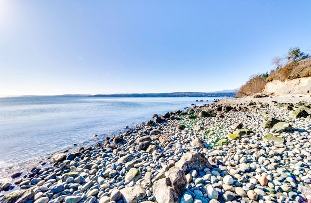 Lovely, Haus am Meer mit mehreren Meerblick & Zugang zum Strand!