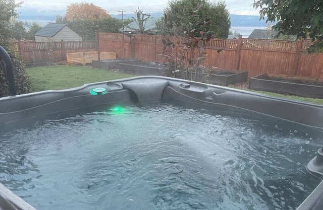 Lovely oceanside 1-bdrm suite Fireplace HotTub