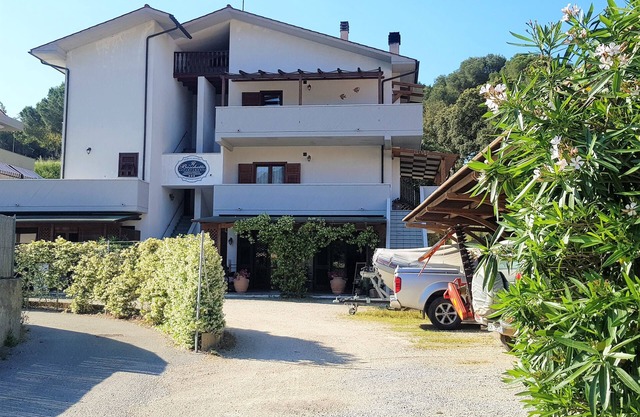 Lovely one-bedroom apartment with terrace and parking space a few steps from the center