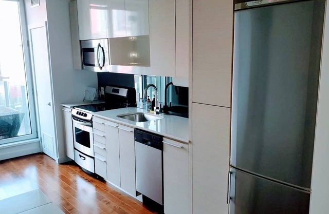Lovely one bedroom condo with pool in the Old Port