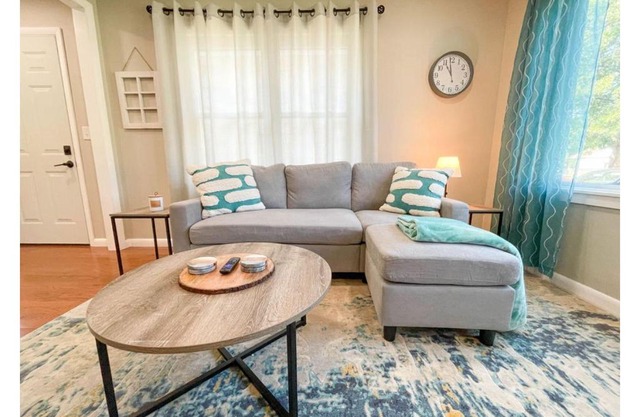 Lovely One Bedroom Duplex with King Bed