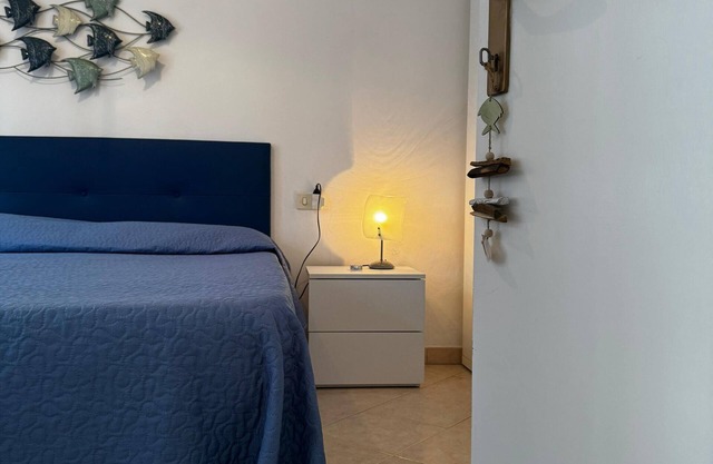 Lovely one-bedroom apartment within walking distance of the sea