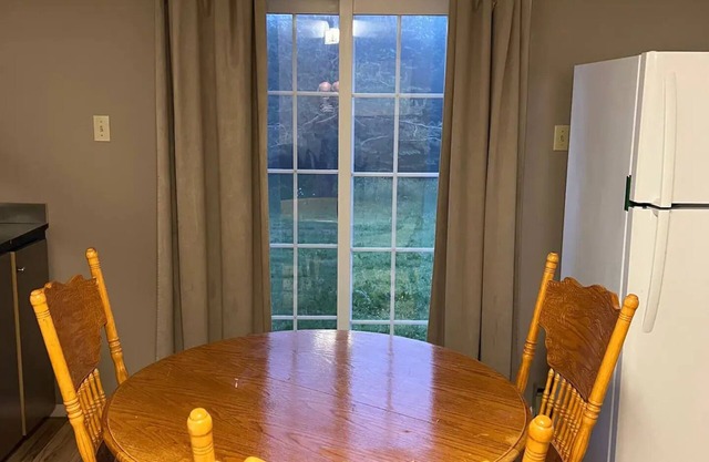 Lovely One bedroom unit, close to Stephenville