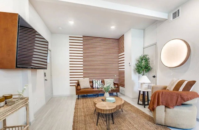 Lovely One Bedroom Apartment Near Downtown