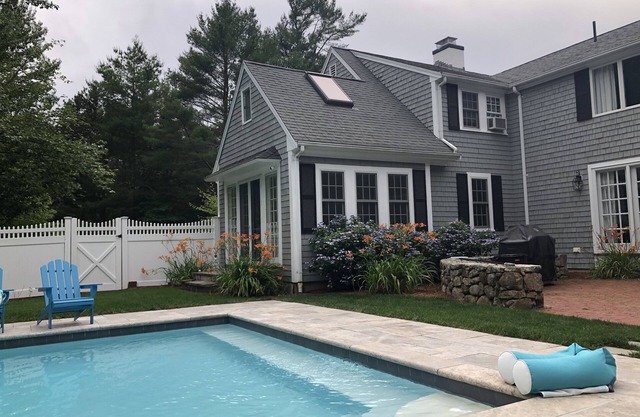 Schönes Haus in Osterville mit neuem Gunite-Pool und Strandpass.