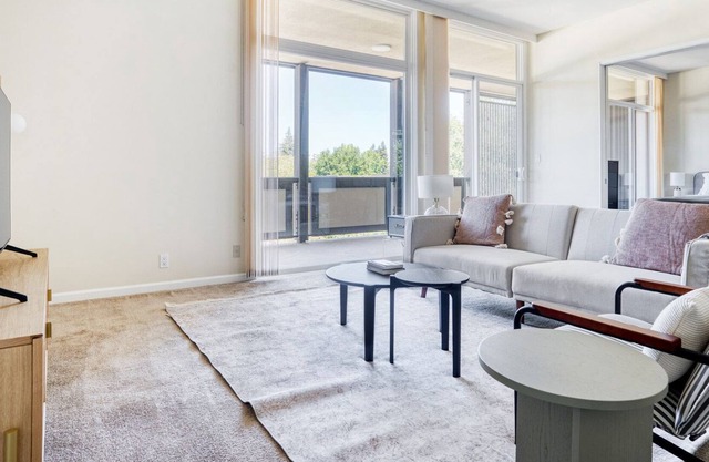 Lovely Palo Alto 2BR w/ Gym, Pool, 3 min drive to Stanford, by Blueground