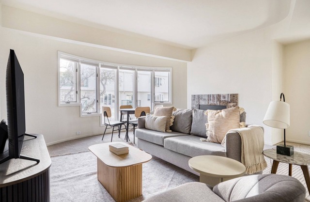 Lovely Palo Alto 2BR w/ W/D & Pool, walk to Pinterest, by Blueground