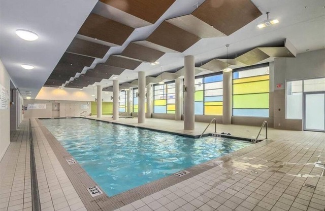 Lovely penthouse next to Richmond Centre