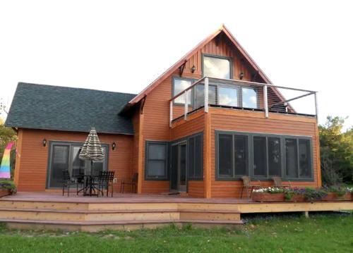 Lovely Pet-Friendly Cabin Rental with a Dock on Lake Champlain, Vermont