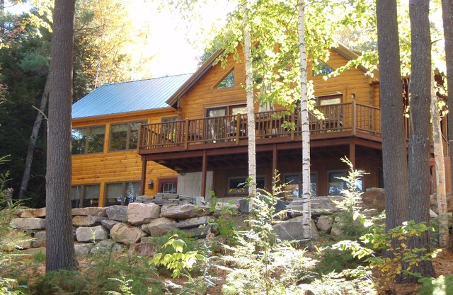 Schöne private Log Home Perfekt für größere Familien liegt an Thompson See